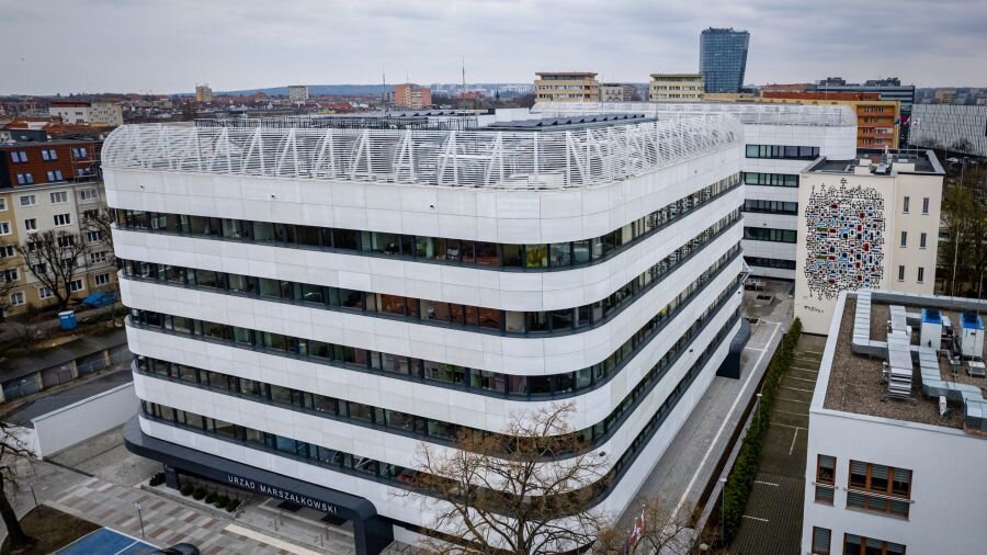 Wykorzystaj wiedzę – zdobądź doświadczenie. Marszałek Województwa zaprasza studentów na płatne praktyki