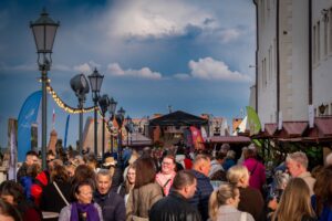 Tłumy gości na festiwal wina. Już szósty raz odbył się na Zamku Książąt Pomorskich w Szczecinie