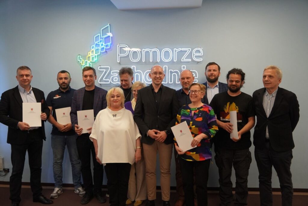 Wsparcie dla kultury w regionie. W Koszalinie podpisano umowy na osiem wydarzeń