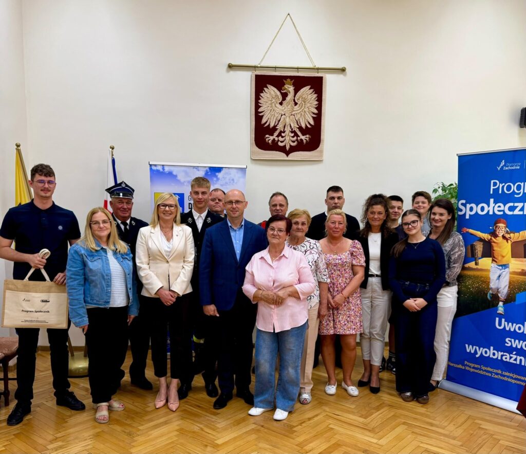 Defibrylator w Będargowie, warsztaty bezpieczeństwa i kino pod chmurką. Nowe inicjatywy Społeczników