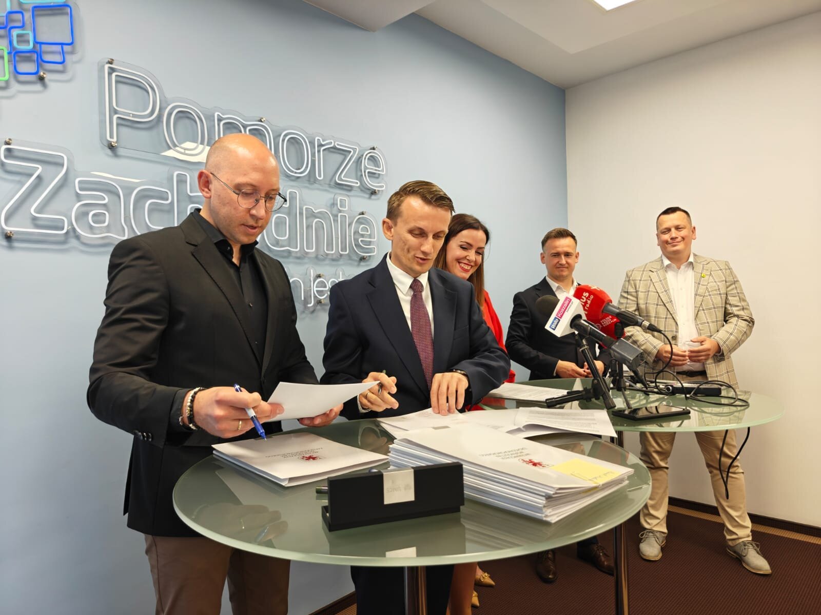 Pomorze Zachodnie wspiera remonty dróg powiatowych. Kolejne umowy podpisane