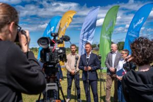 Powstanie kolejny odcinek rowerowej trasy Blue Velo. Wykonawca przejął plac budowy